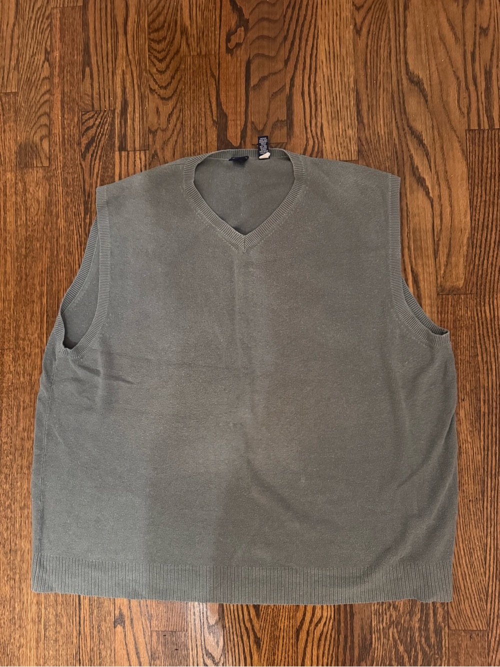 GAP Men's V-Neck Sweater Vest in Olive Green